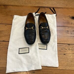 Gucci Jordaan Loafers in Black Leather with Gold Horsebit